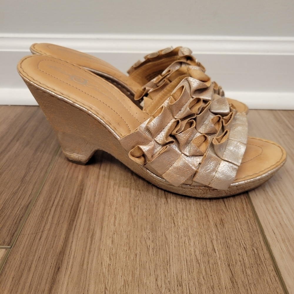 Born Crown Metallic Tan Ruffle Leather Wedges Size 8